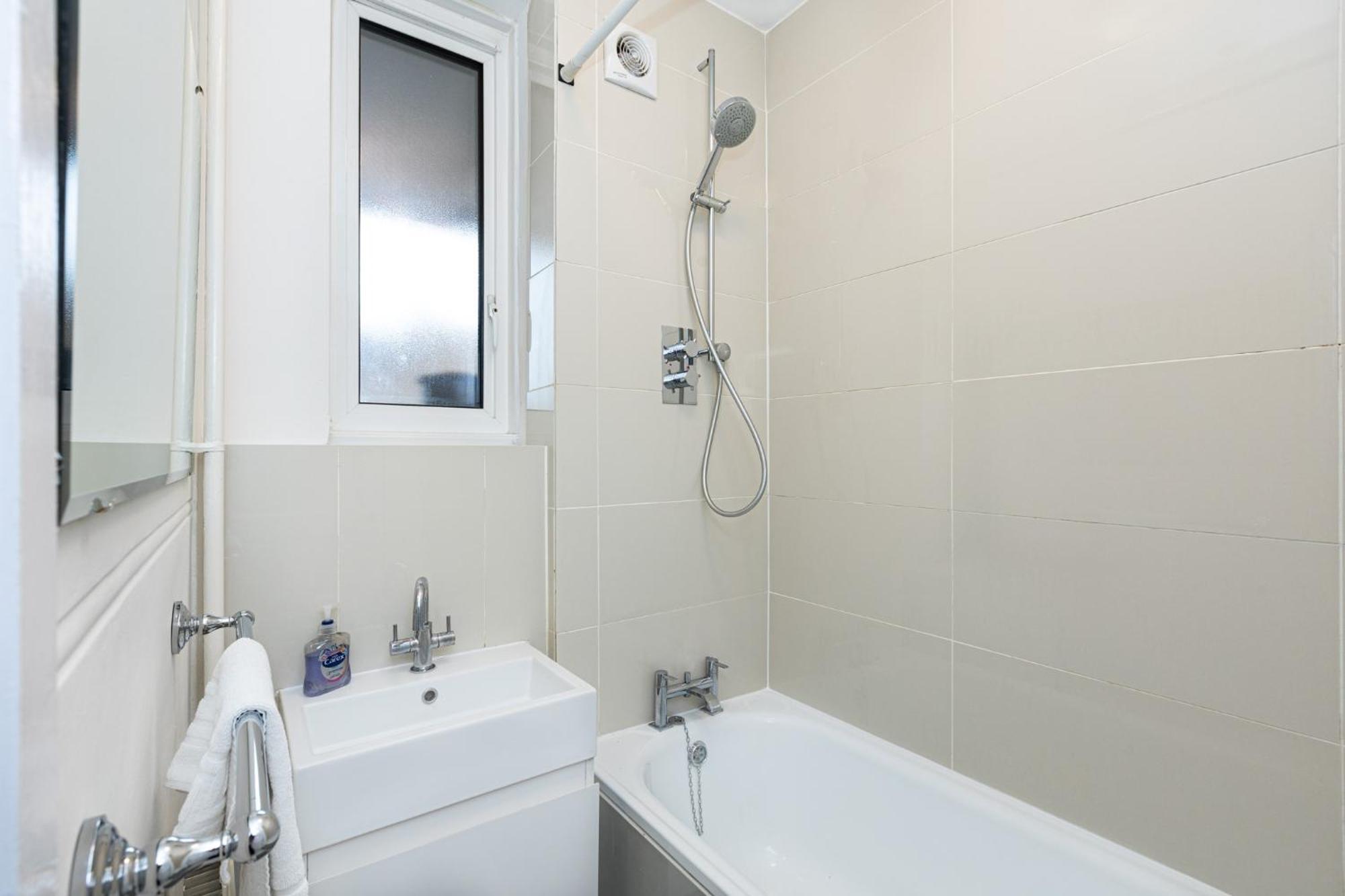 Bright Modern 1 Bedroom Flat, 5 Min To Vauxhall St London Exterior photo